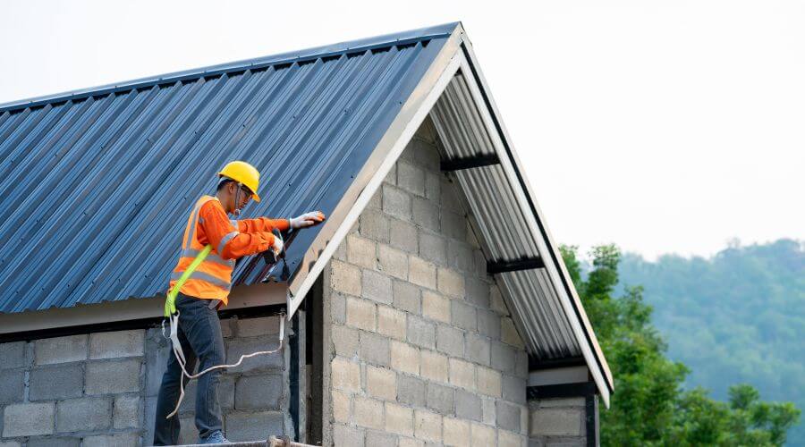Professional gutter cleaning in Gilbertville, IA